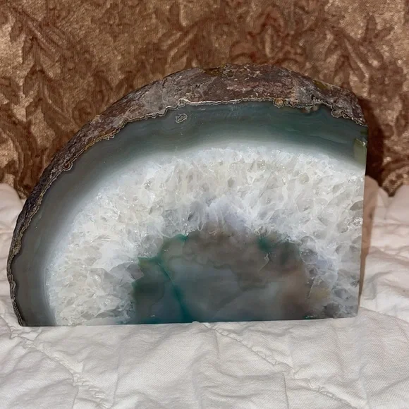 Vintage Natural Agate Geode with crystals.  Beautiful piece. - Picture 2 of 7